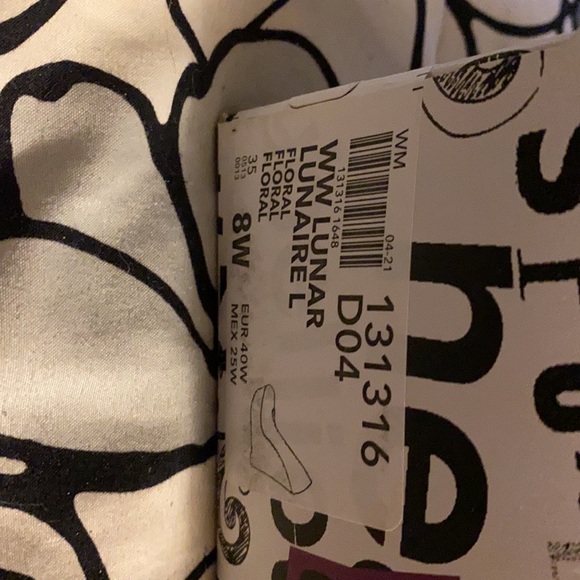 Shoe - Picture 2 of 2